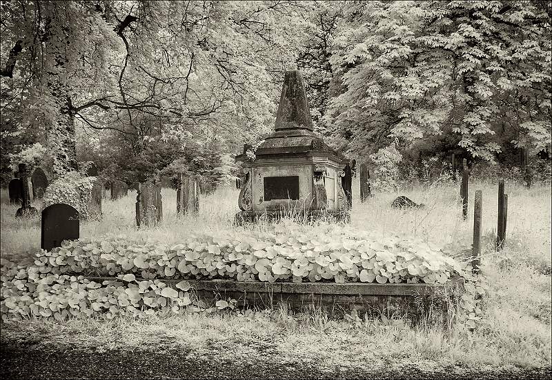 The Rosary Cemetry, Norwich.jpg